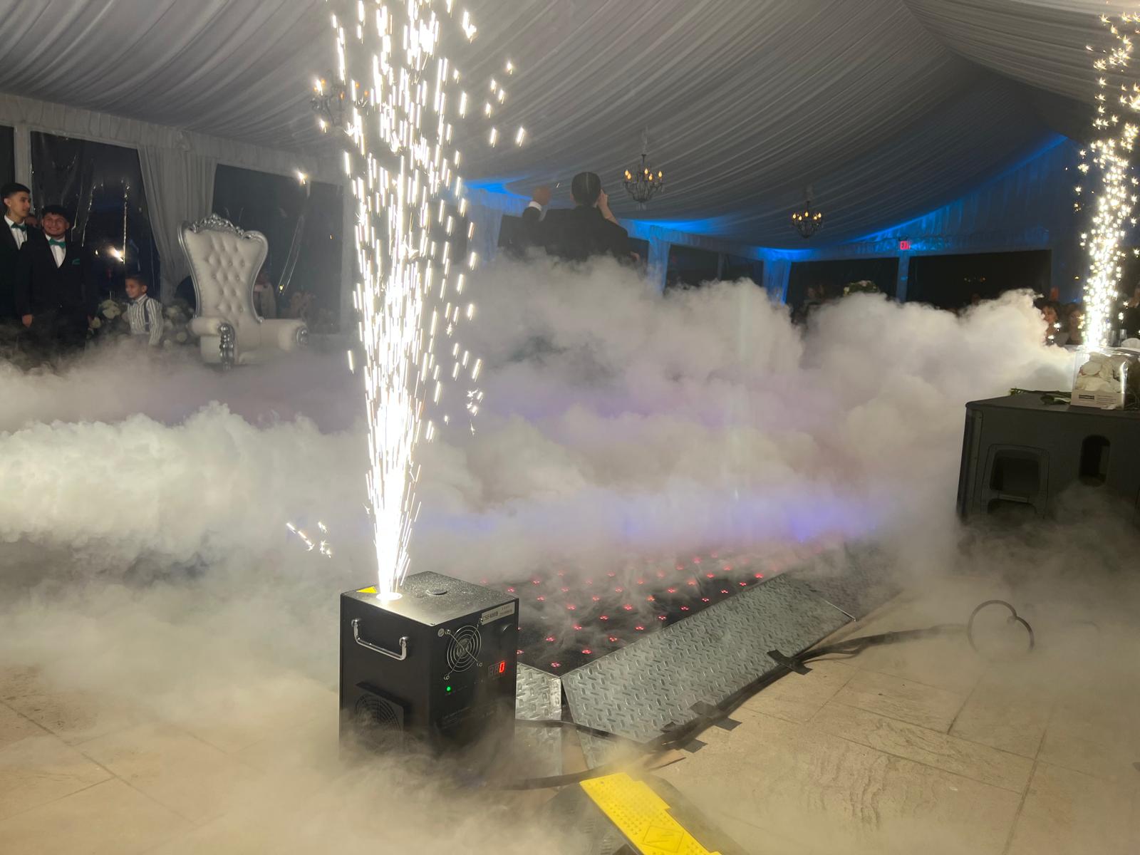 Cold spark machine producing a brilliant fountain-style effect